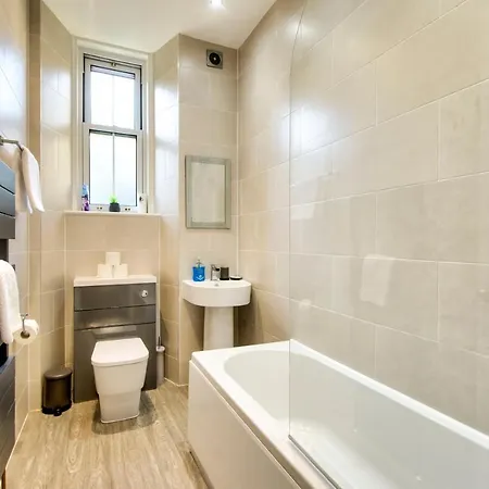 Sleeps 6 Free Parking Lägenhet