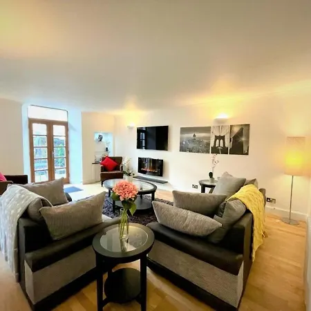 Elite 3 Bed New Town With Private Walled Garden * Edynburg