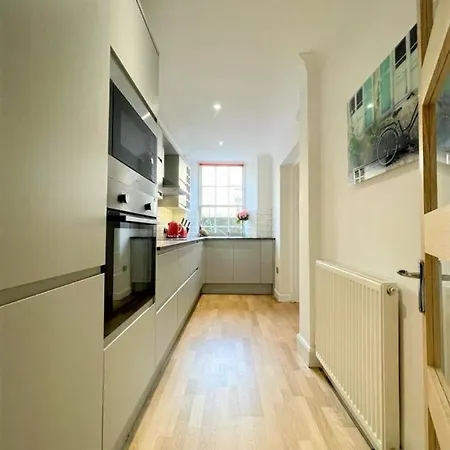 Elite 3 Bed New Town With Private Walled Garden * Edynburg