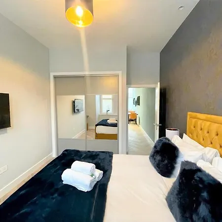 Trendy And Newly Reno'd 1 Bed Nr The Meadows Daire