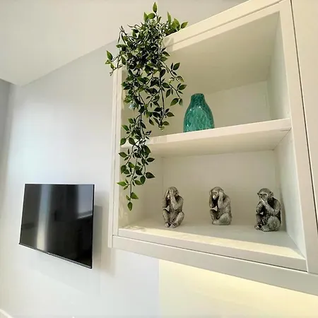 Chic, Newly Reno'd 1 Bed Open Plan, Nr The Meadows Apartman