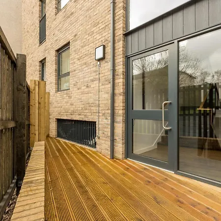 Designer Urban Apartment With City Terrace Edimburgo