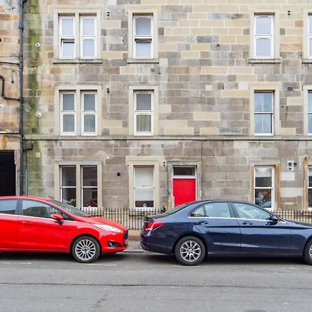 The Plywood Flat, Modern Style In A Traditional Tenement Edimburgo