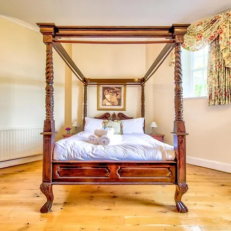 Famous House, 1 Minute From Castle Apartment Edinburgh