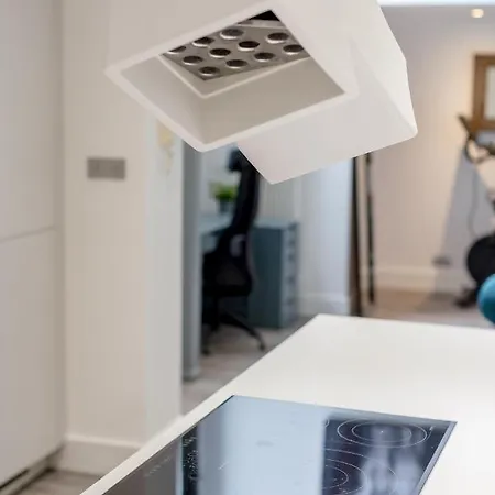 Luxury Architect Designed 13 Mins To Royal Mile *