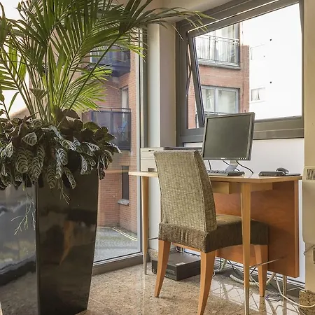 Holyrood Apartahotel 4*