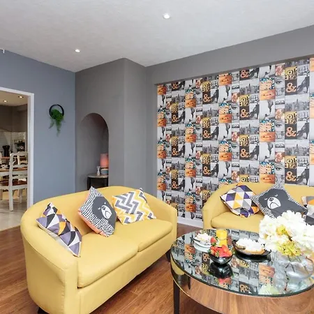 Gorgeous 3-bed Flat, 15 Minutes To Centre * Edimburgo