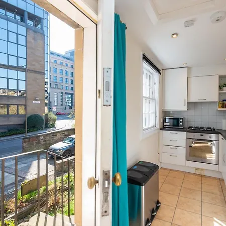 Lovely 3 Bed In Apartamento Edimburgo