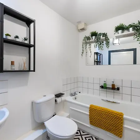 Апартаменты Lovely 3 Bed In Эдинбург