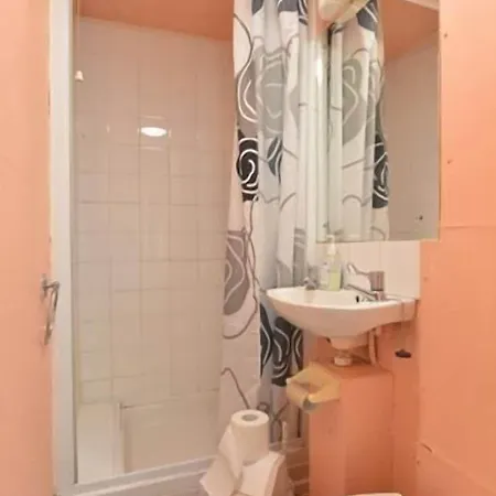 Sakura Hotel 2*