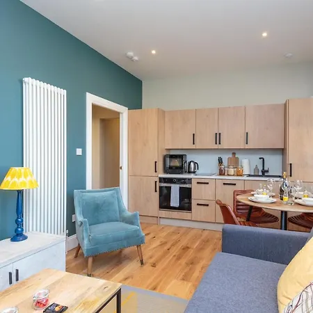 Apartamento Lovely Beneath Castle *