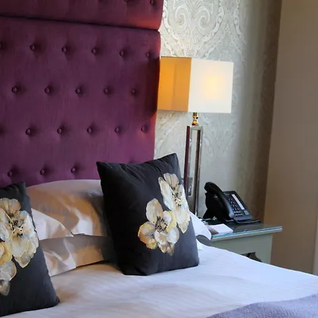 24 Royal Terrace Hotel