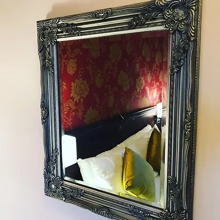 アーデンリー ゲストハウス 3*