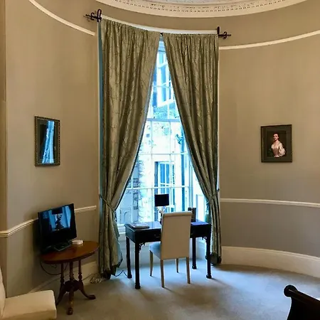 Escape To @ Albyn Place Апартаменты *