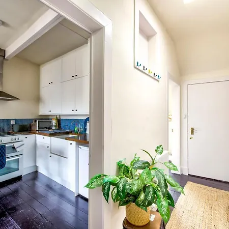 Guestready - Vibrant Attic Apt In Lovely Leith