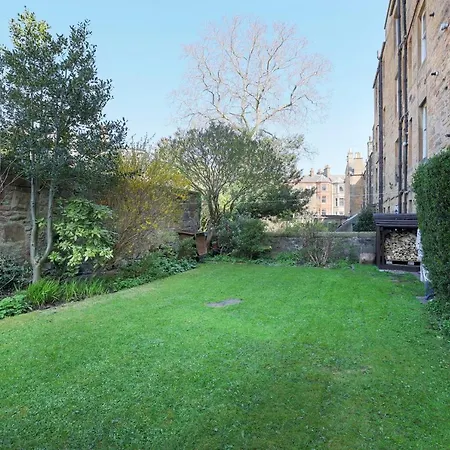 Joivy Gorgeous 1-bed Flat With A Shared Garden Apartment *