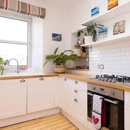 Joivy Gorgeous 1-bed Flat With A Shared Garden * Edinburgh
