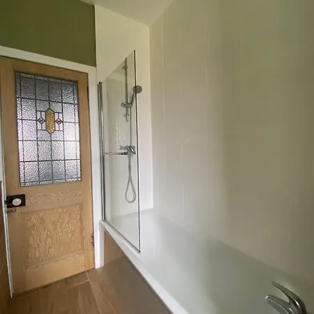 Appartement Pass The Keys Homely 2 Bed Flat Near City Centre - Free Parking *