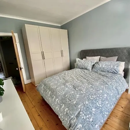 Pass The Keys Homely 2 Bed Flat Near City Centre - Free Parking Appartement *