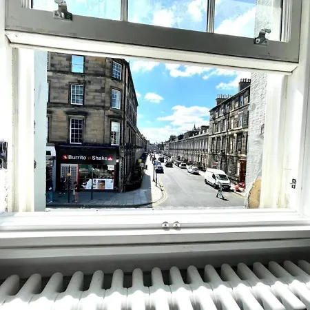 Modern & Spacious 1 Bed Apt, West End Apartment *