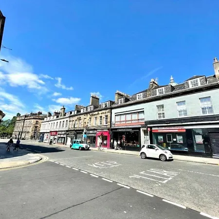 Modern & Spacious 1 Bed Apt, West End Apartment