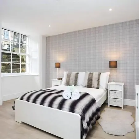 Ultra Modern, Stylish Next To Princes St