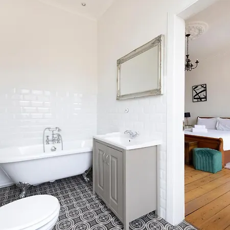 Altido Glamorous 2-bed Flat Near Castle *