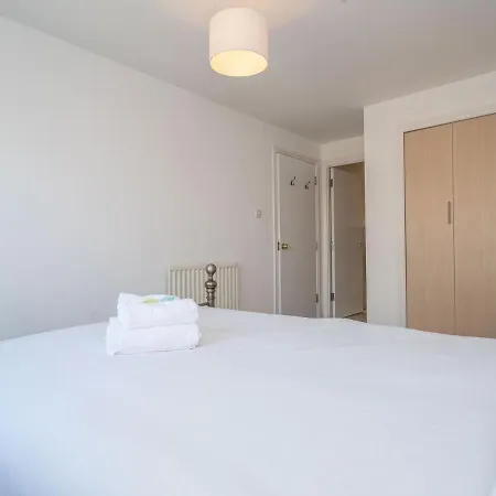 Pass The Keys Cosy And Bright 2 Bedroom Flat With Free Parking
