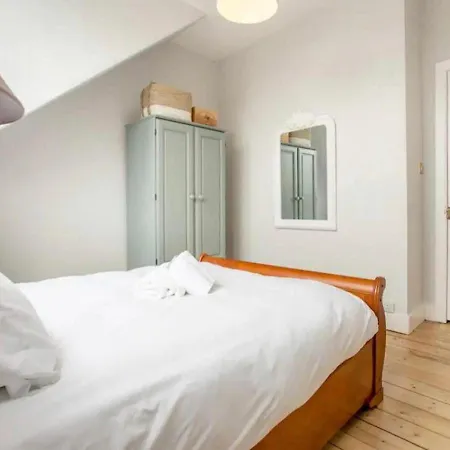 Lägenhet Modern, Bright & Spacious 3 Bedroom In The Heart Of The Centre - Double Beds - Sleeps Up To 6 Guests *