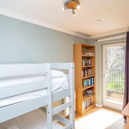 Stunning Flat With Sea View And Parking - Pass The Keys