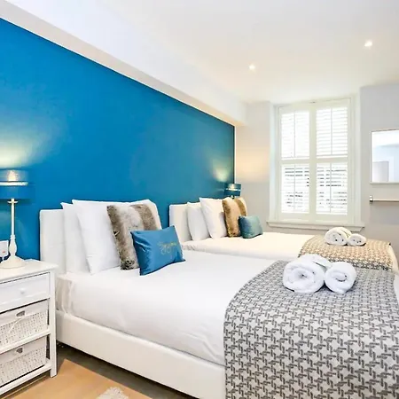 Modern 3 Bedroom Apartment, West End Apartment *