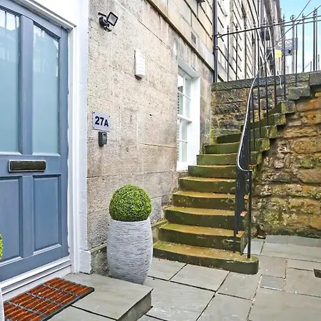 Modern 3 Bedroom Apartment, West End Edinburgh