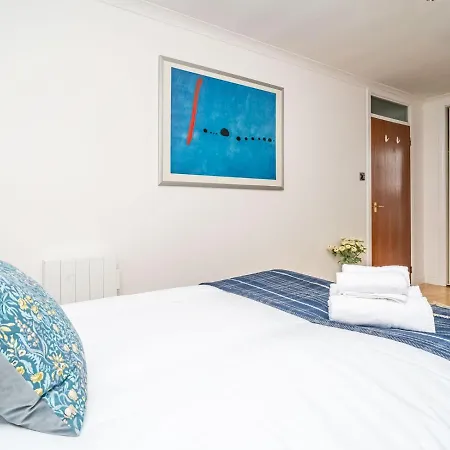 Daire Stunning Flat With Sea View And Parking - Pass The Keys *