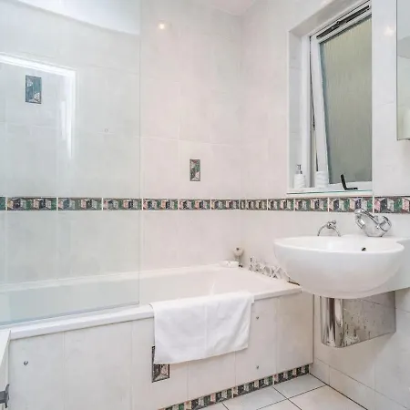 Stunning Flat With Sea View And Parking - Pass The Keys Edinburg