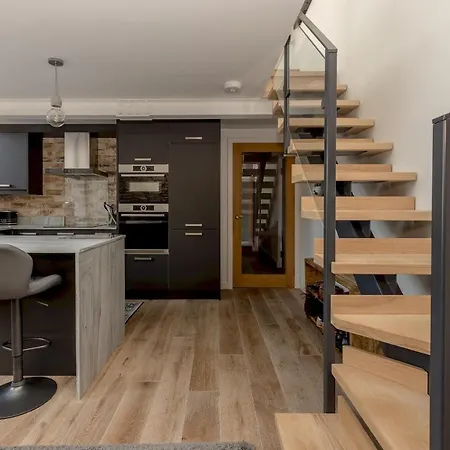 Apartmán 2bd Loft Style - - Free Parking - Pass The Keys