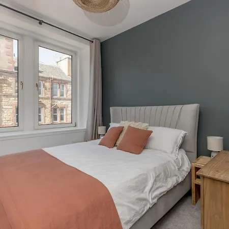 2bd Loft Style - - Free Parking - Pass The Keys