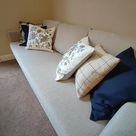 Private Garden With Parking Apartment *