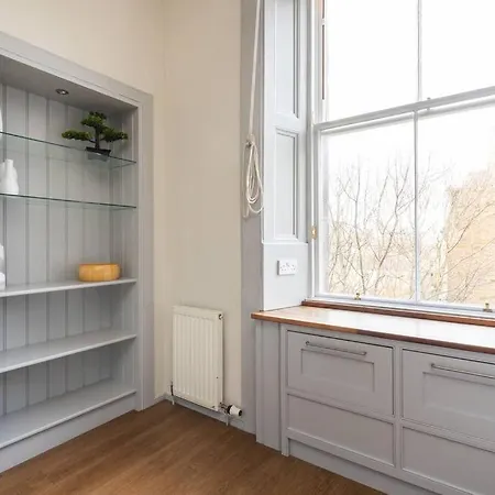 Stunning 3 Bedroom Flat In Bruntsfield