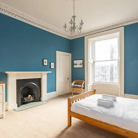 Stunning 3 Bedroom Flat In Bruntsfield *