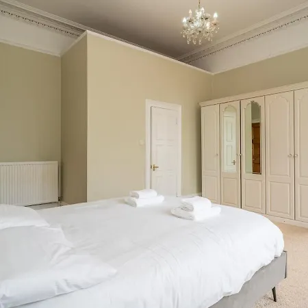 Pass The Keys Renovated 4 Bed With Private Garden And Car Park Appartement *