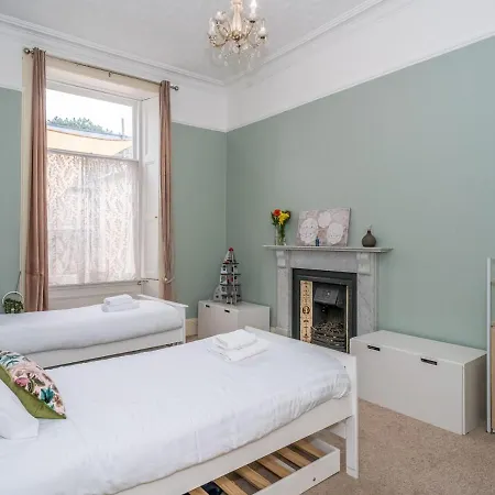 Appartement Pass The Keys Renovated 4 Bed With Private Garden And Car Park Édimbourg