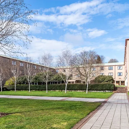 Hotel First Holland House 2*