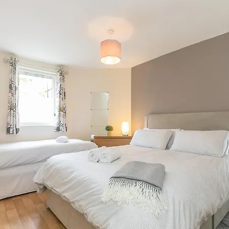 Dicksonfield Quiet Central Family With Parking Apartment *