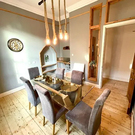 Newington House Tatil Evi *