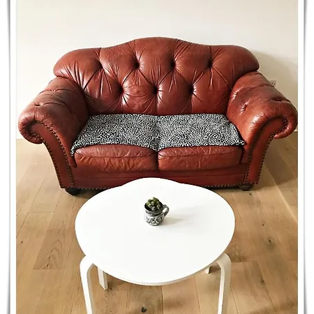 Spacious And Modern 2 Bedroom Flat Near The Centre *