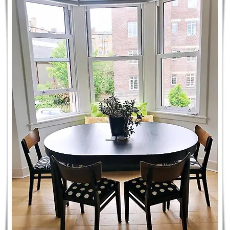 Spacious And Modern 2 Bedroom Flat Near The Centre Appartement