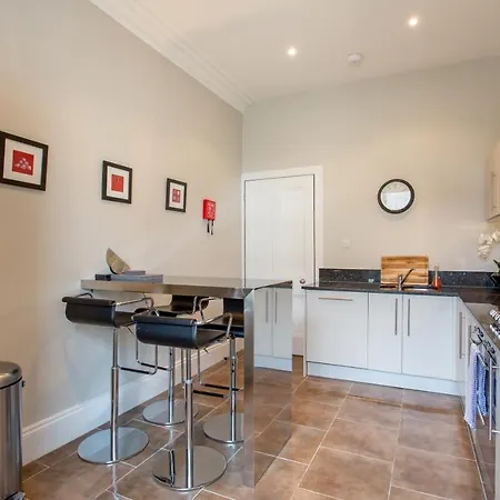 Exclusive 2 Bed, Free Private Parking, In West End * Edinburgh