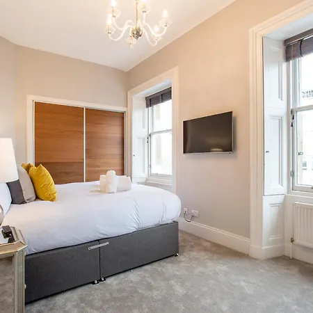 Appartement Exclusive 2 Bed, Free Private Parking, In West End