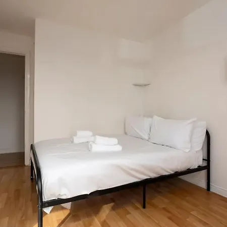 Stylish 2 Bedroom Near The Centre