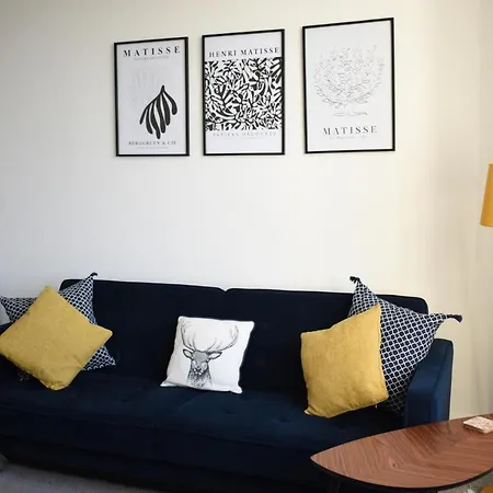 New Superb 2bd Flat In Holyrood *